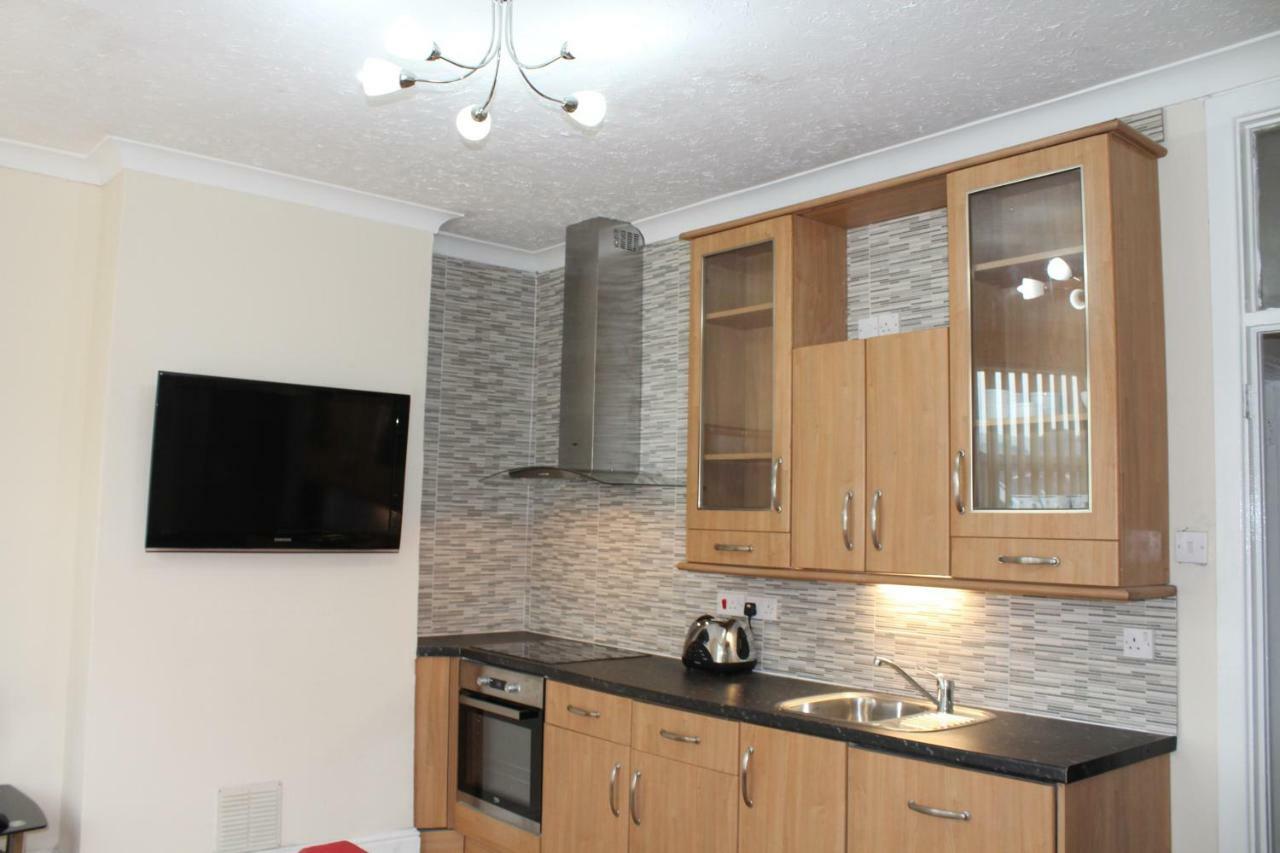 Van Apartments Карфіллі Екстер'єр фото
