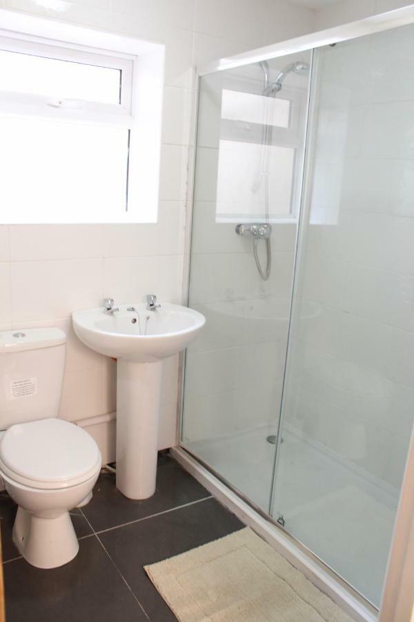 Van Apartments Карфіллі Екстер'єр фото